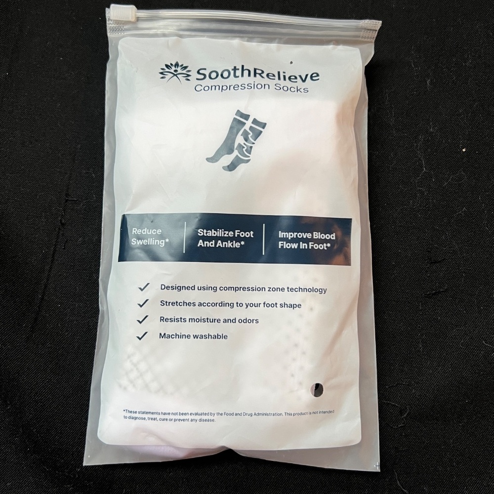 SoothRelieve Compression Socks White & Black Size Medium Stabilize Foot